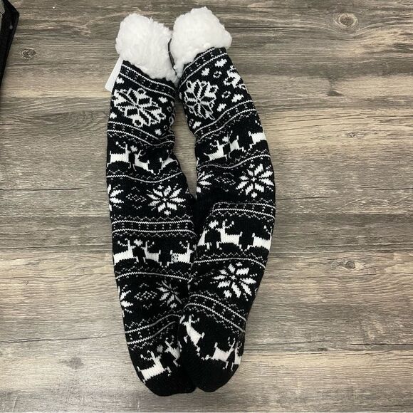Elegant Black and White Snowflake Knit Socks - Picture 1 of 5